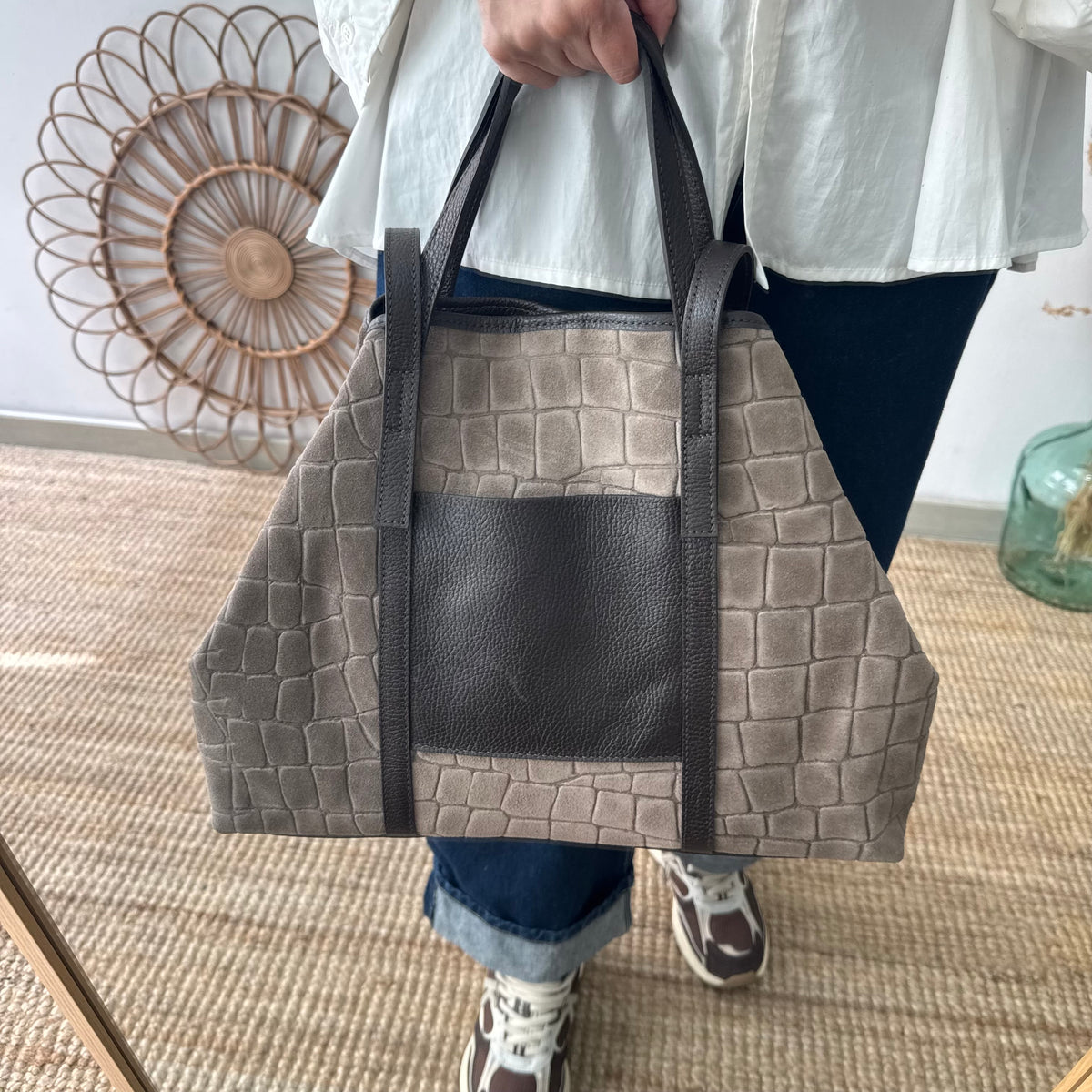Bolso shopper bolsillo serraje y piel taupe