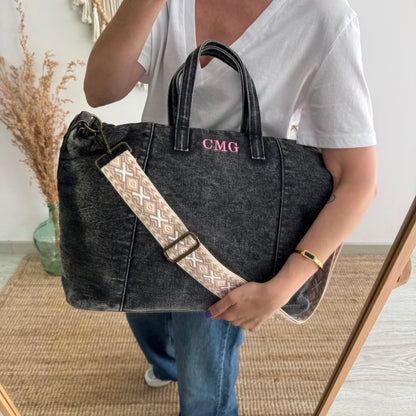 Bolsa denim ovalada negro iniciales bordadas
