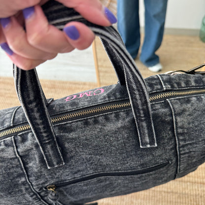 Bolsa denim ovalada negro iniciales bordadas