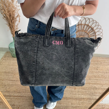 Bolsa denim ovalada negro iniciales bordadas