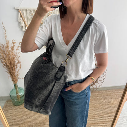 Bolsa denim ovalada negro iniciales bordadas