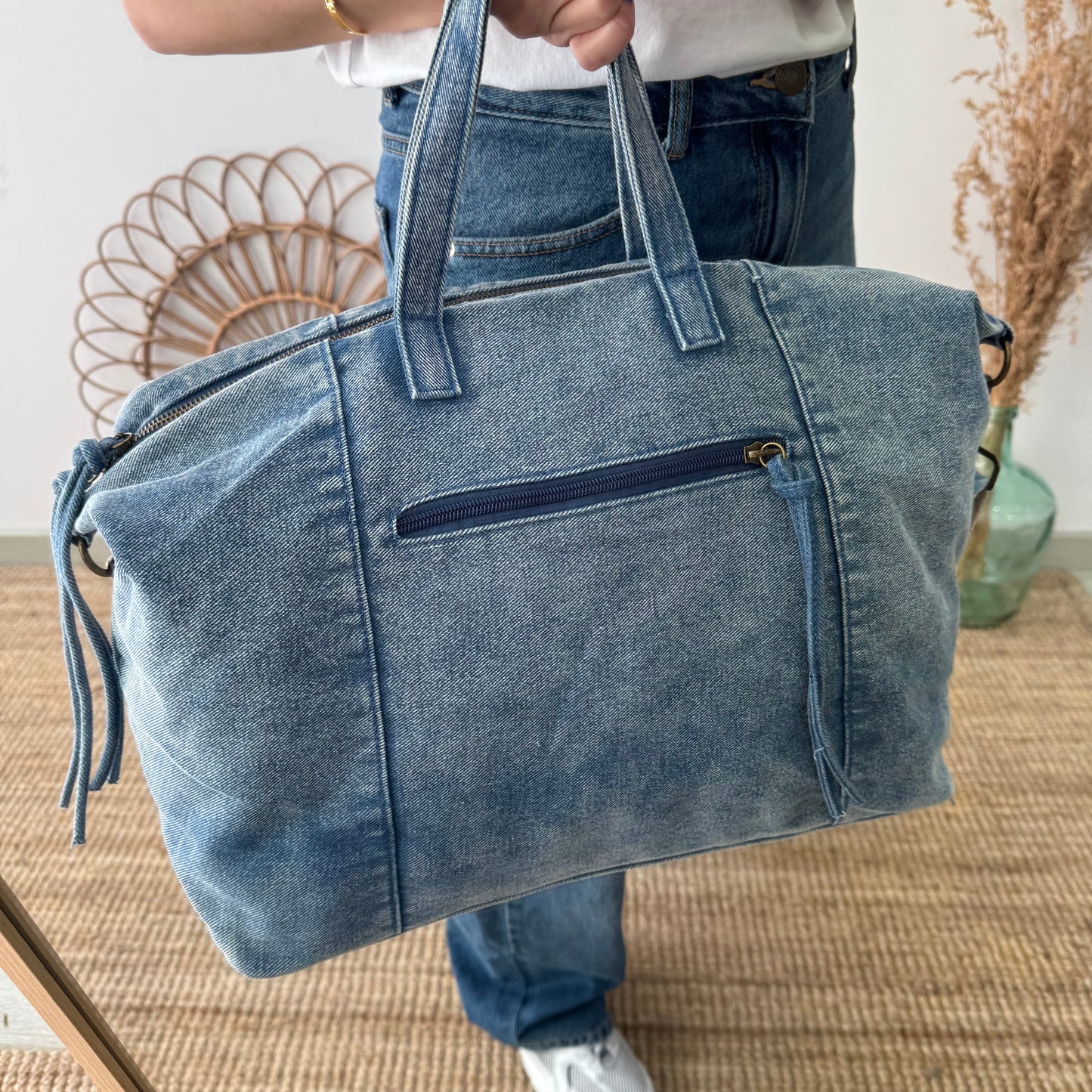 Bolsa denim ovalada azul iniciales bordadas
