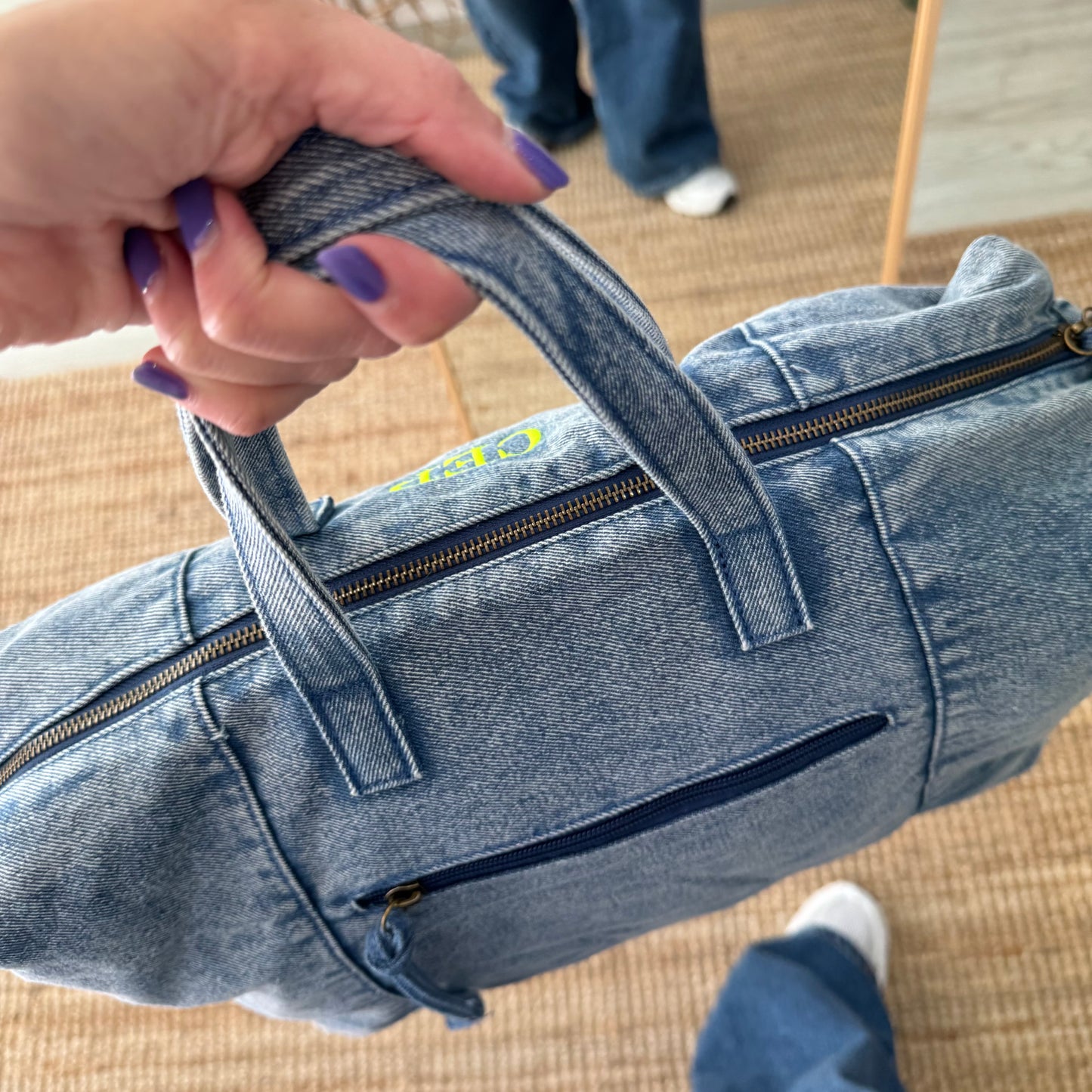 Bolsa denim ovalada azul iniciales bordadas