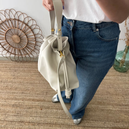 Bolso fruncido piel beige