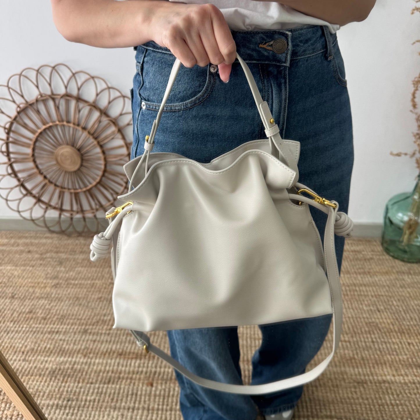 Bolso fruncido piel beige