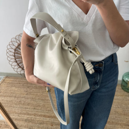Bolso fruncido piel beige