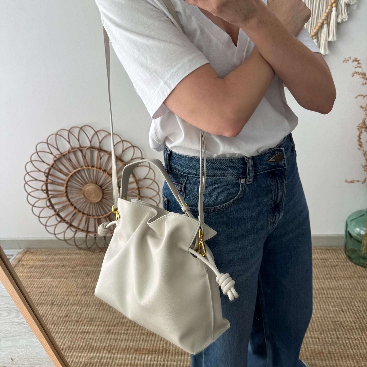 Bolso fruncido piel beige