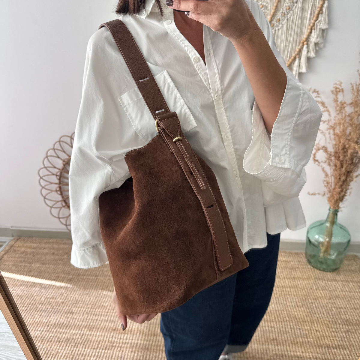 Bolso cubo serraje y piel marrón