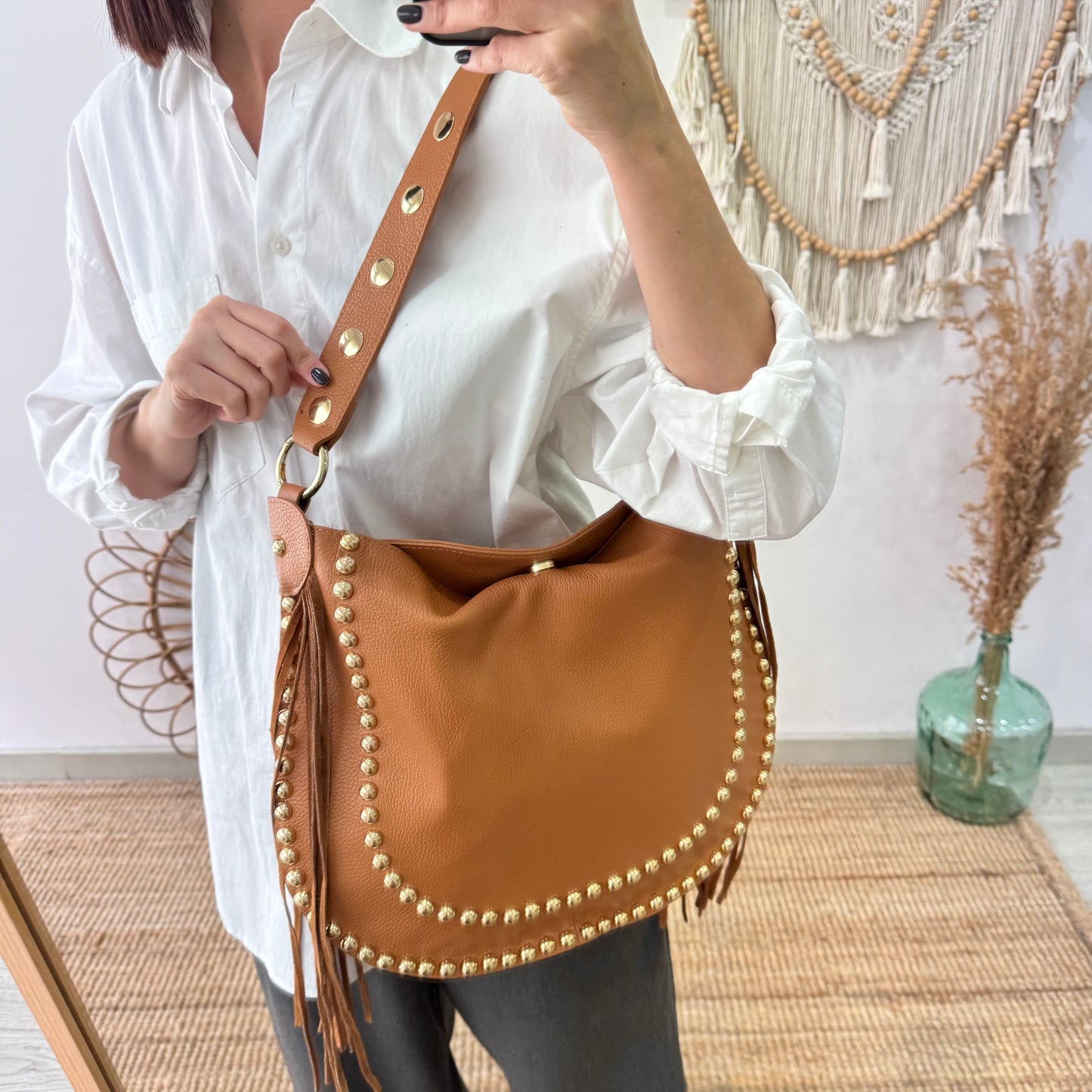 Bolso Hobo tachuelas y Flecos en Piel camel