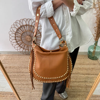 Bolso Hobo tachuelas y Flecos en Piel camel