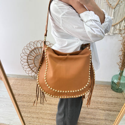 Bolso Hobo tachuelas y Flecos en Piel camel