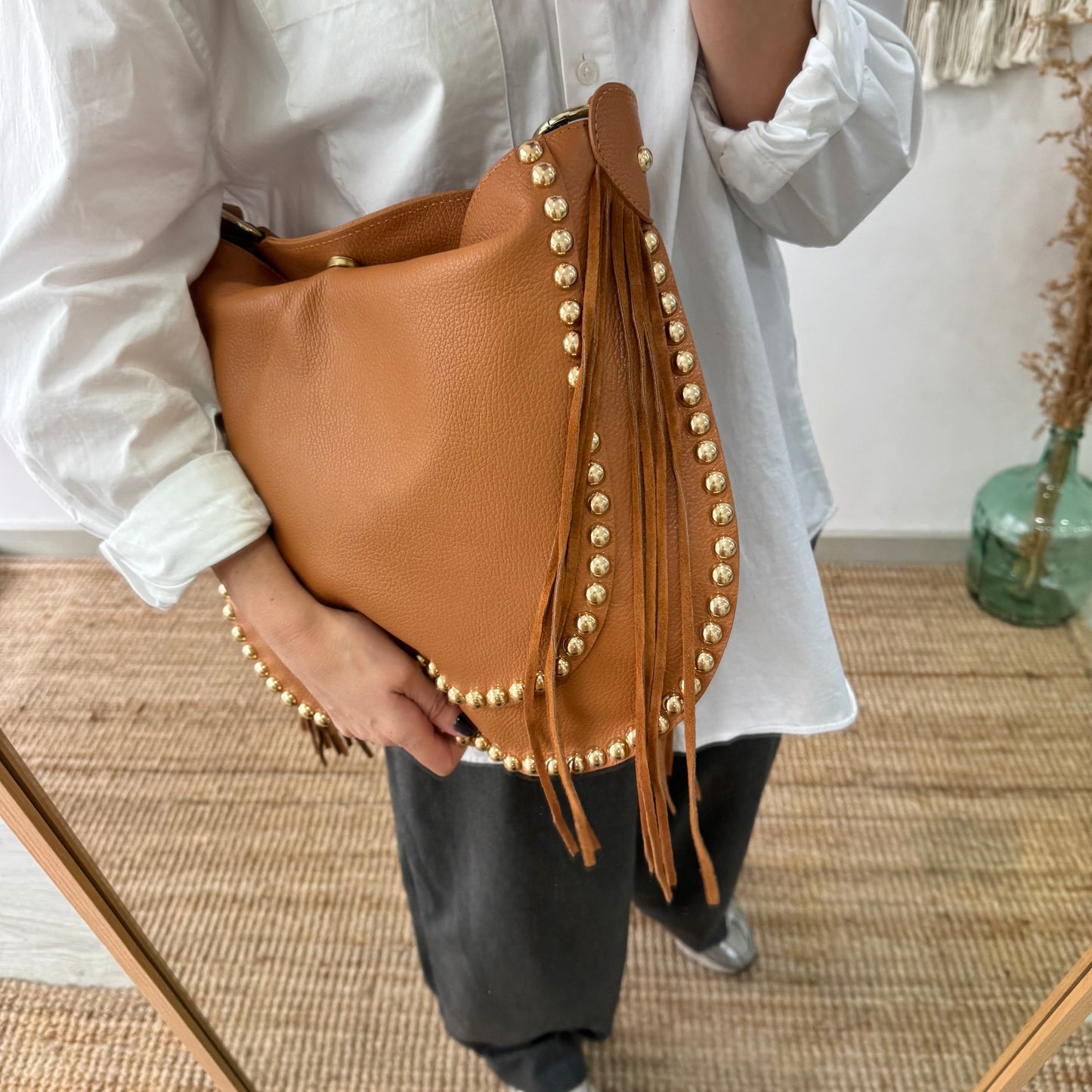 Bolso Hobo tachuelas y Flecos en Piel camel