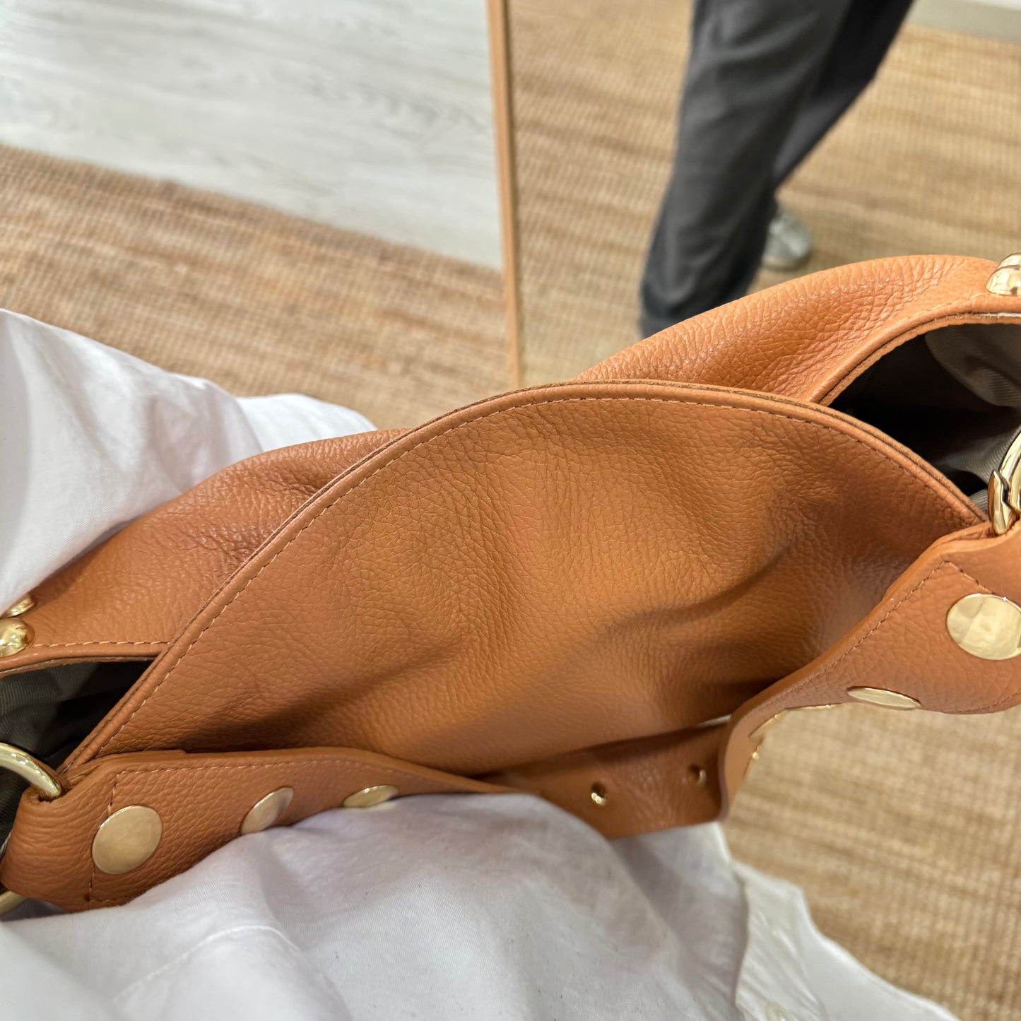 Bolso Hobo tachuelas y Flecos en Piel camel