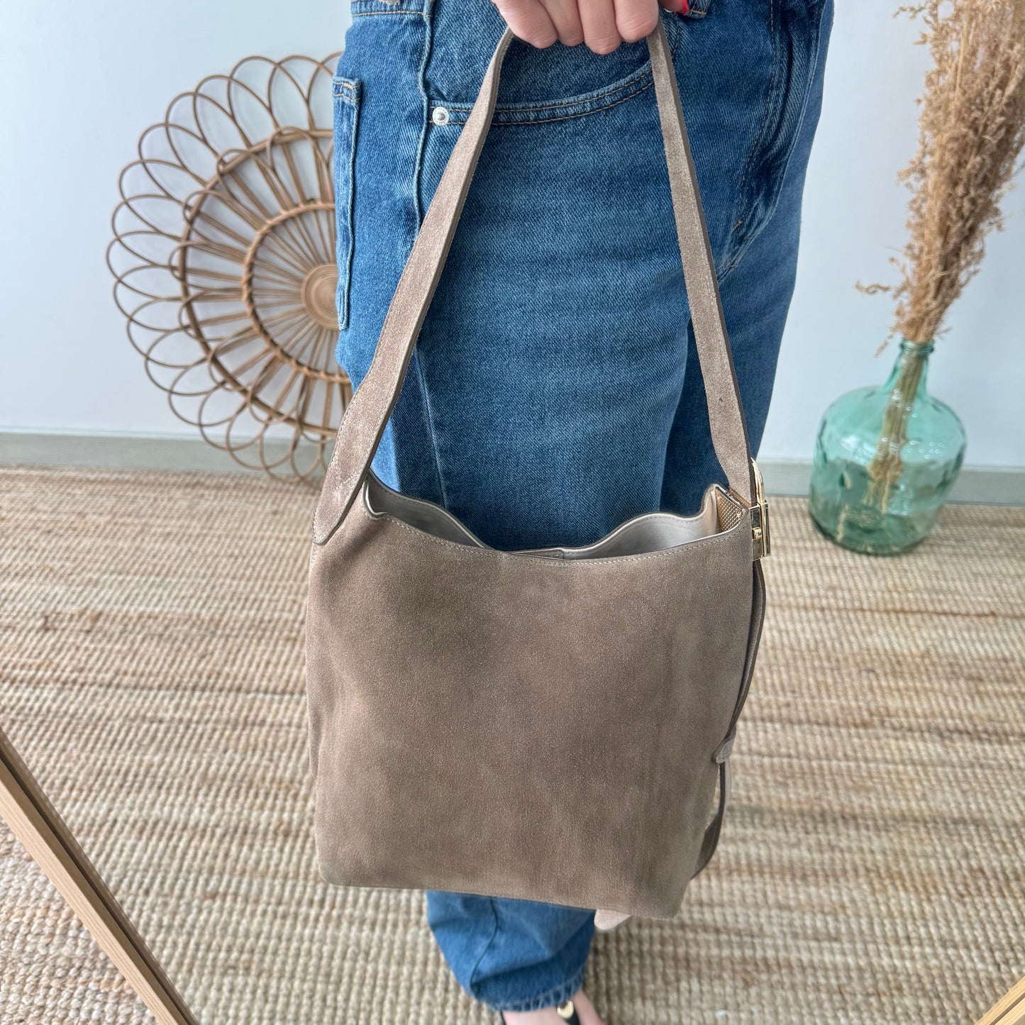 Bolso candado serraje taupe