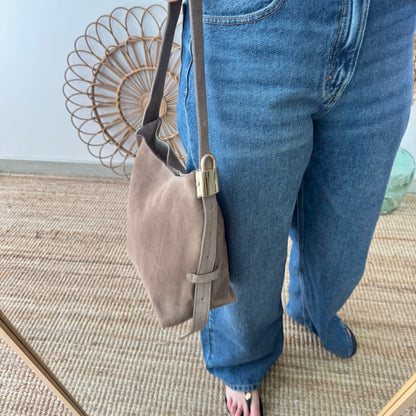 Bolso candado serraje taupe