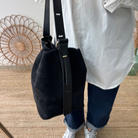 Bolso cubo serraje y piel negro