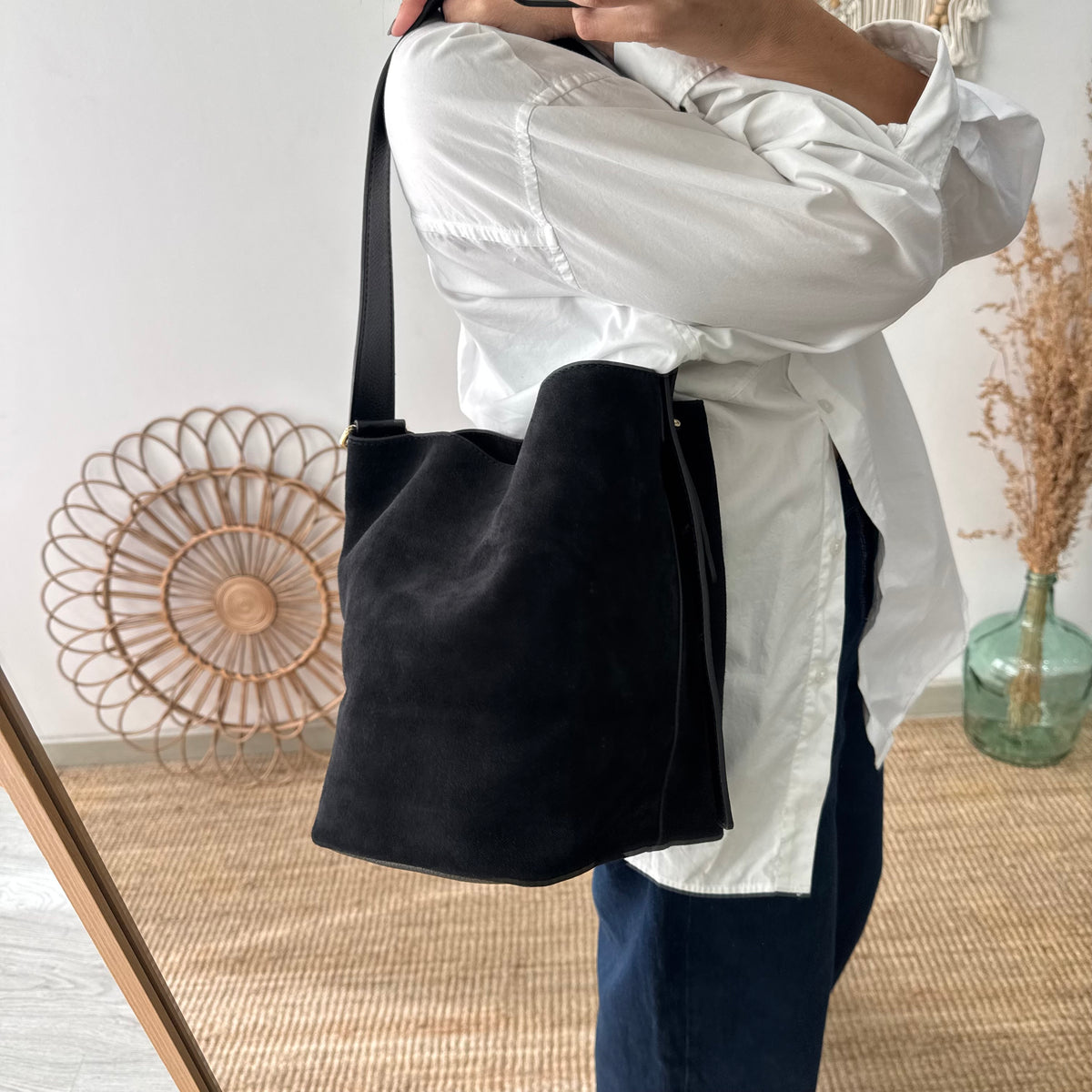Bolso cubo serraje y piel negro