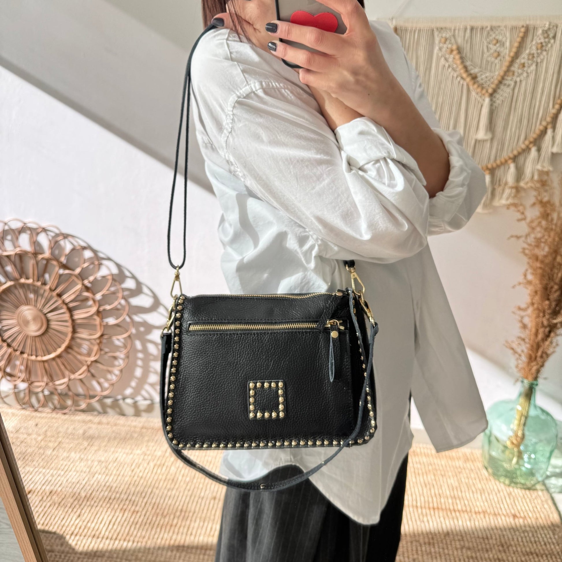 Bolso negro piel tachuelas doradas - Bubbleshopbcn