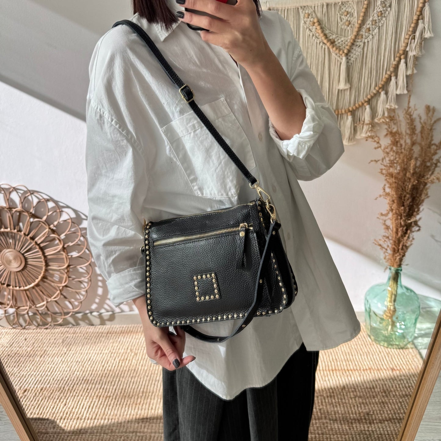 Bolso negro piel tachuelas doradas - Bubbleshopbcn