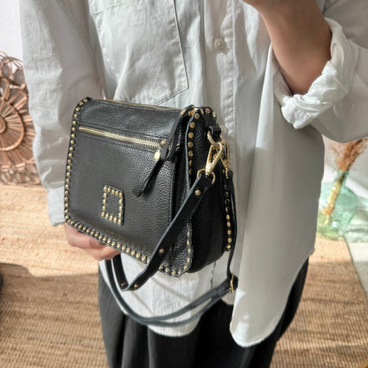 Bolso negro piel tachuelas doradas - Bubbleshopbcn