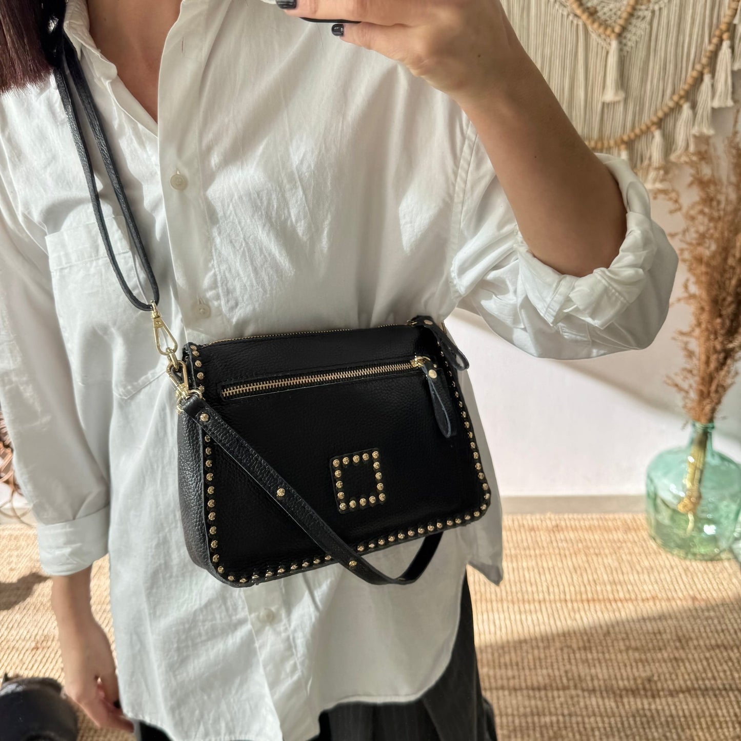 Bolso negro piel tachuelas doradas - Bubbleshopbcn
