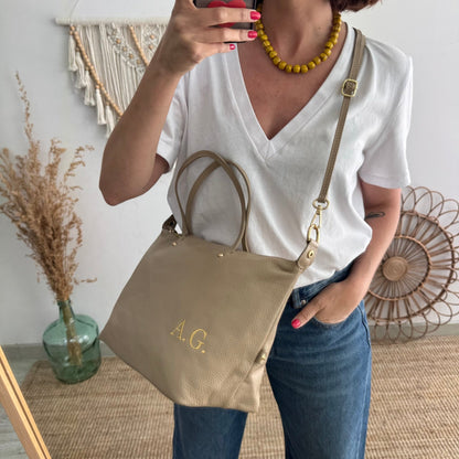 Bolso piel taupe iniciales bordadas - Bubbleshopbcn