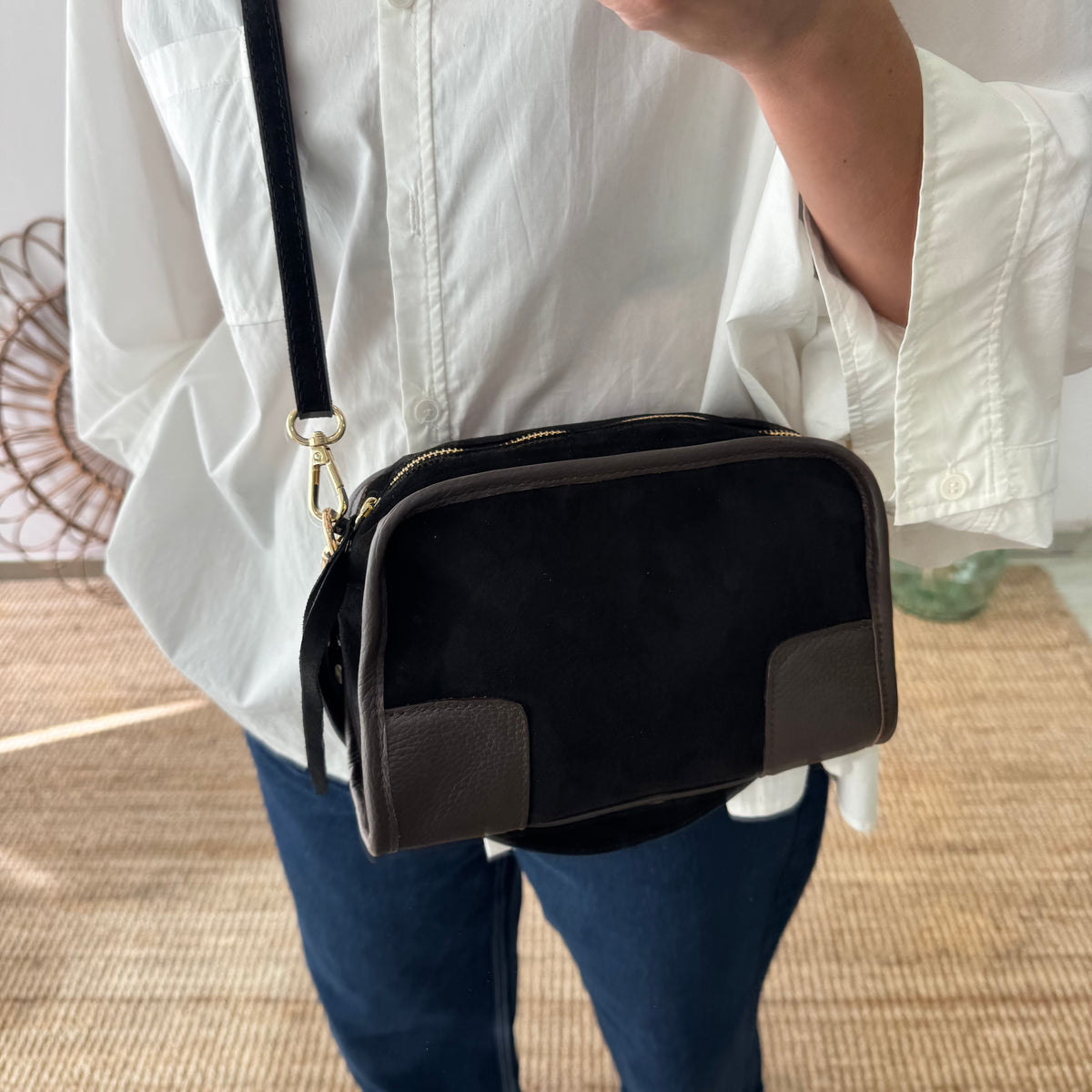 Bolso baúl serraje negro y piel marrón