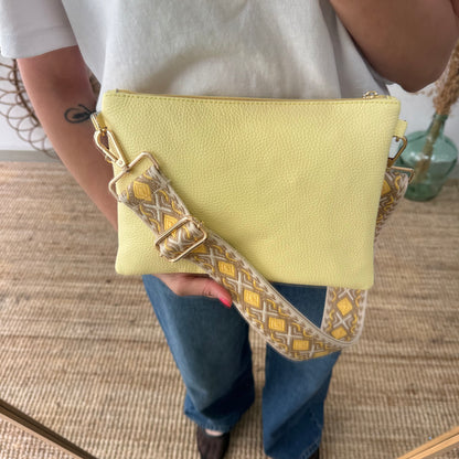 Bolso piel bandolera iniciales bordadas amarillo