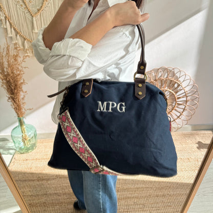 Bolso combinado loneta y piel azul marino iniciales bordadas con correa étnica - Bubbleshopbcn