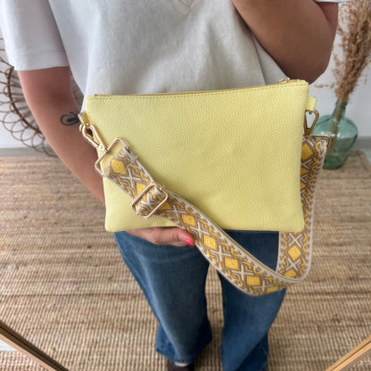 Bolso piel bandolera iniciales bordadas amarillo