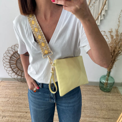 Bolso piel bandolera iniciales bordadas amarillo