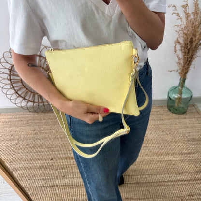 Bolso piel bandolera iniciales bordadas amarillo