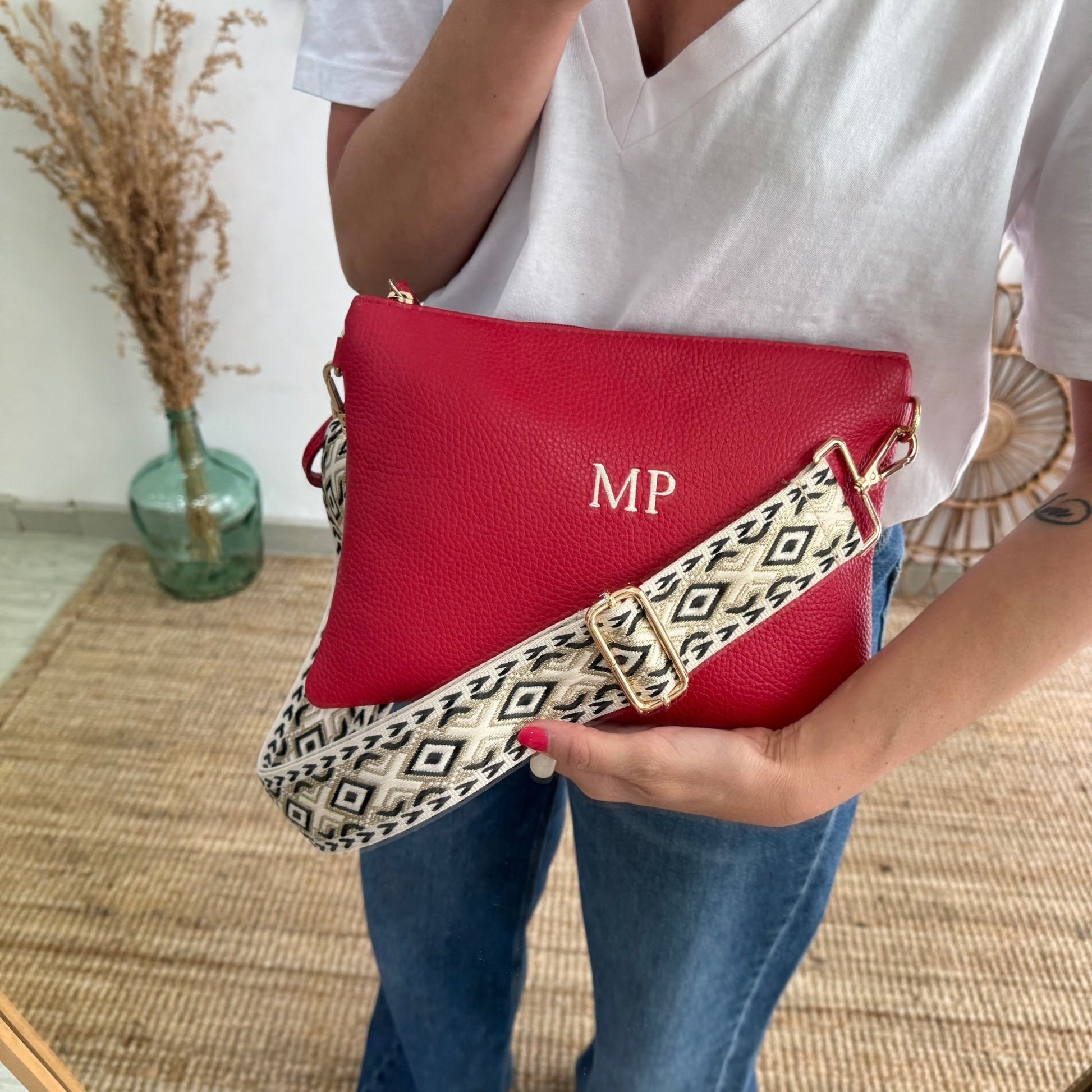 Bolso piel bandolera iniciales bordadas rojo - Bubbleshopbcn