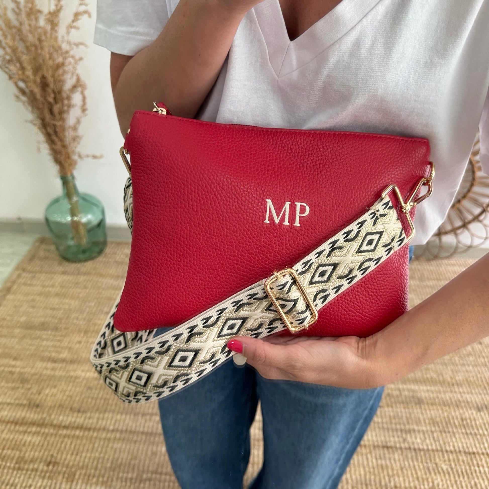 Bolso piel bandolera iniciales bordadas rojo - Bubbleshopbcn