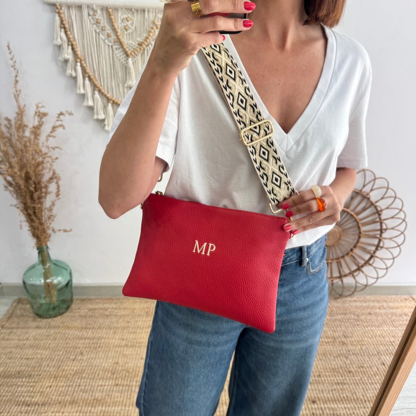 Bolso piel bandolera iniciales bordadas rojo - Bubbleshopbcn