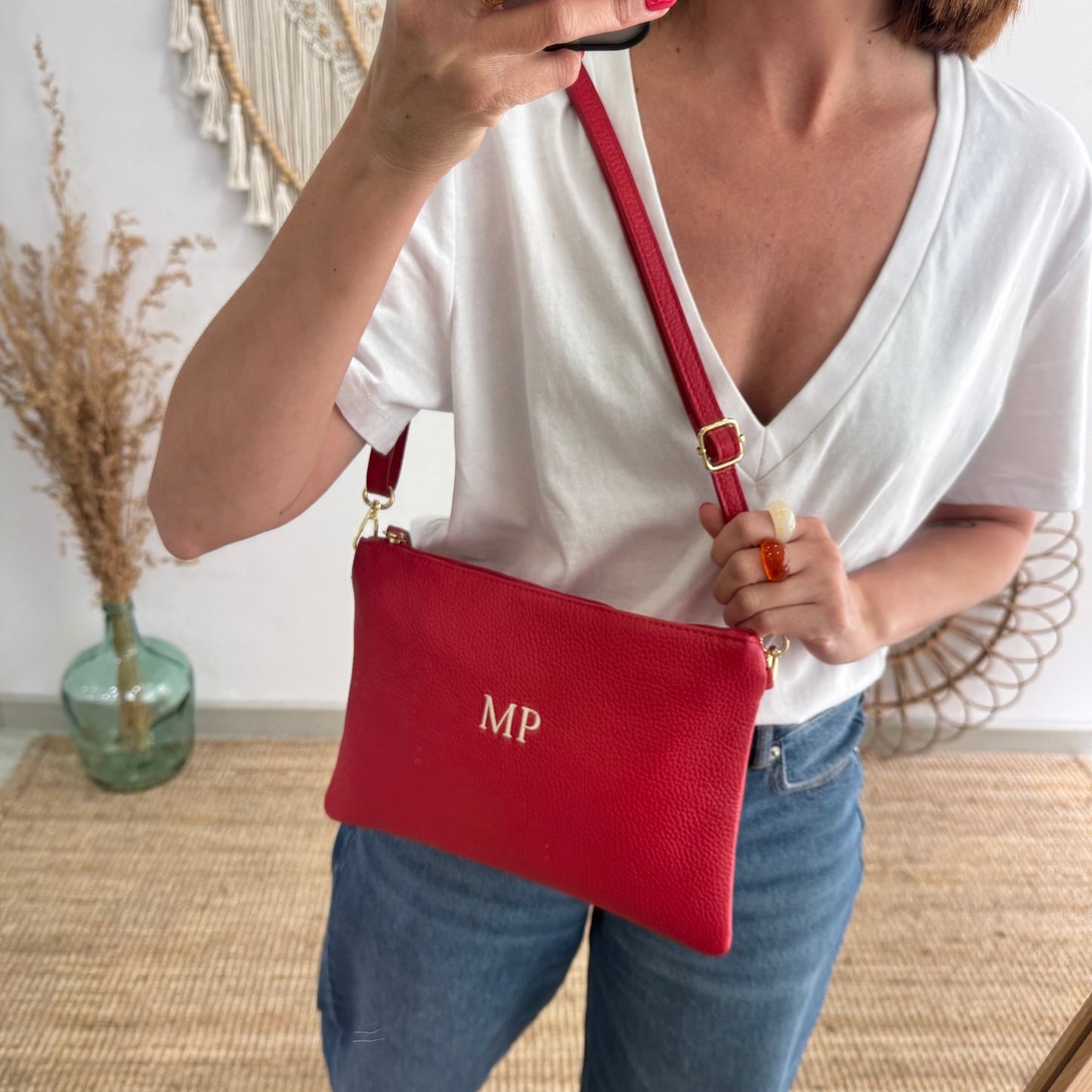 Bolso piel bandolera iniciales bordadas rojo - Bubbleshopbcn
