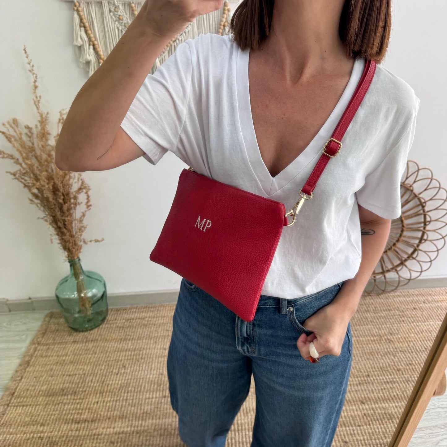 Bolso piel bandolera iniciales bordadas rojo - Bubbleshopbcn