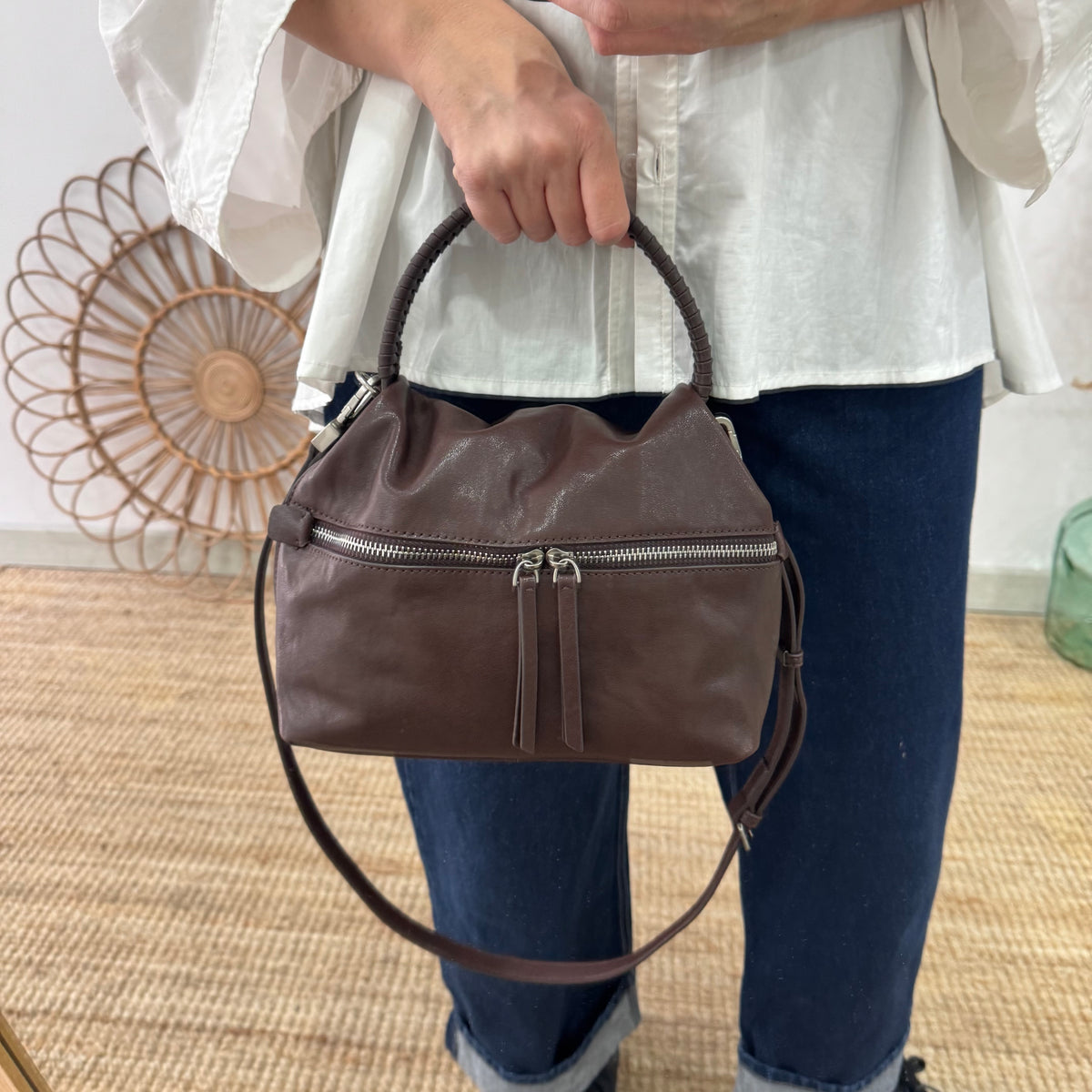 Bolso bombonera asa fruncida marrón