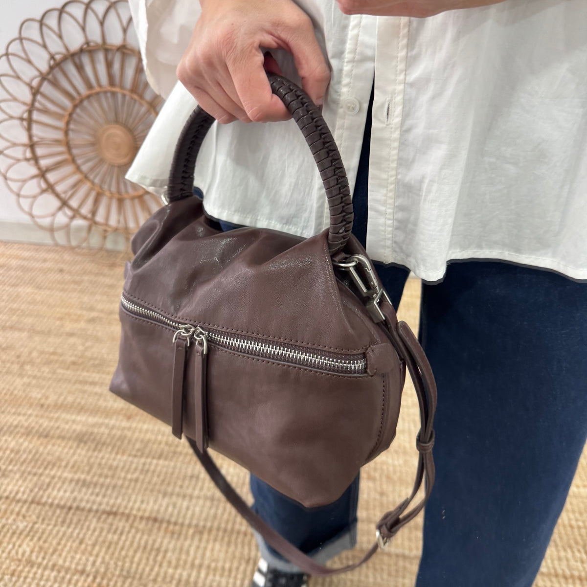 Bolso bombonera asa fruncida marrón