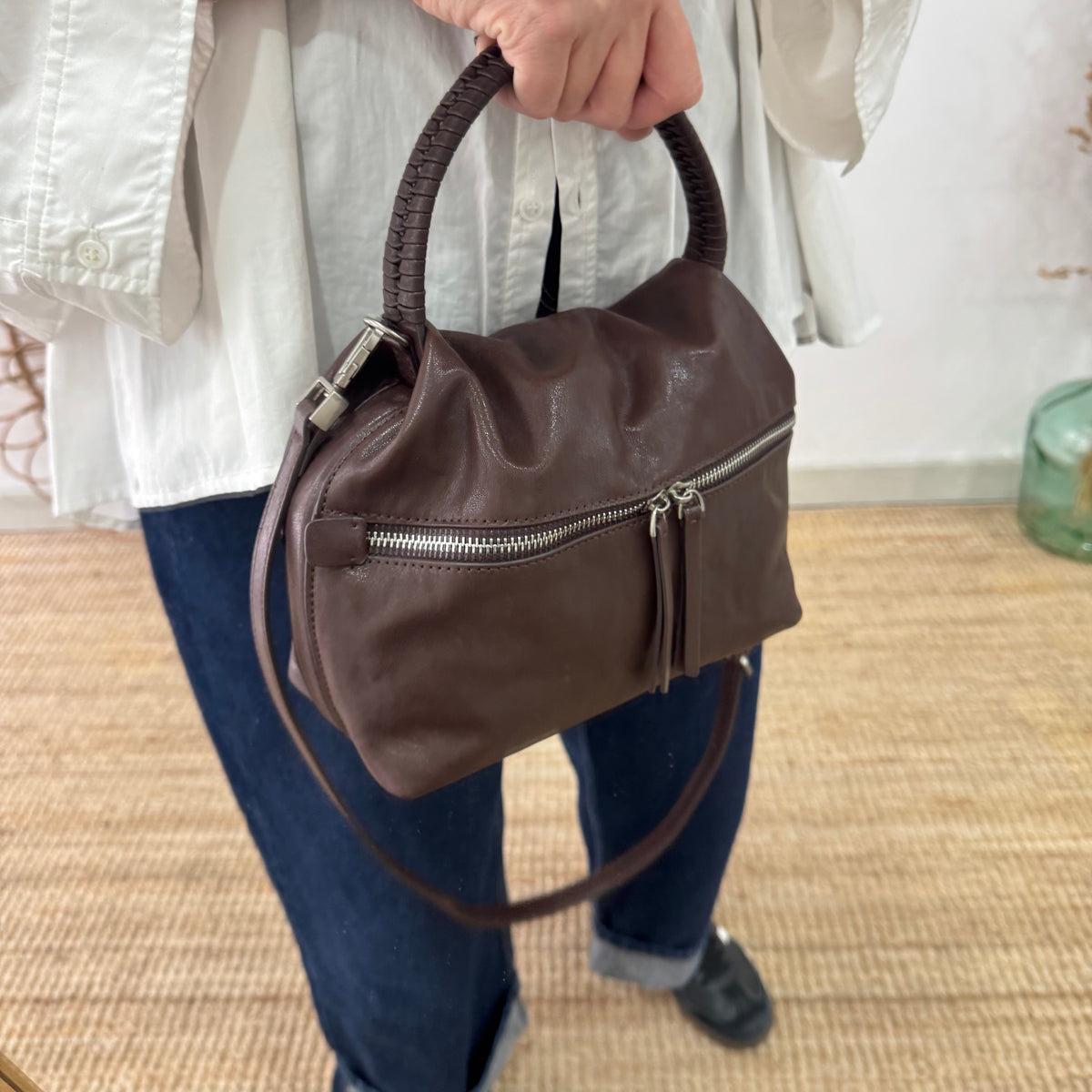 Bolso bombonera asa fruncida marrón