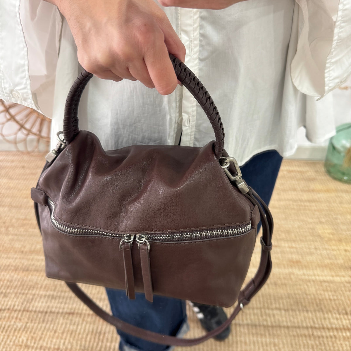 Bolso bombonera asa fruncida marrón