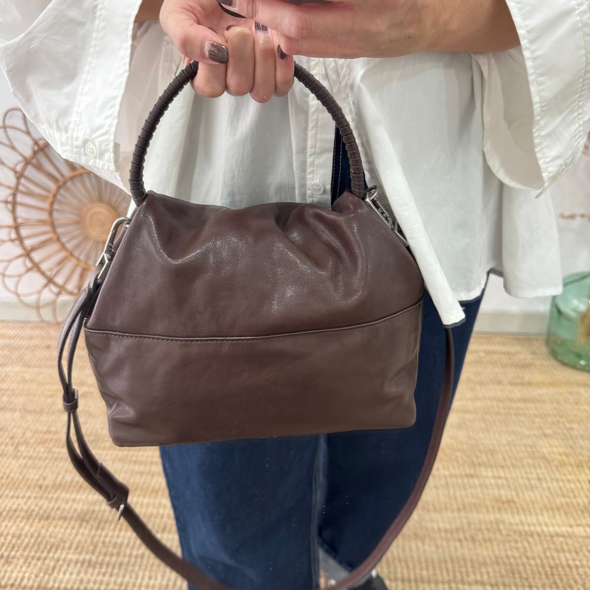 Bolso bombonera asa fruncida marrón
