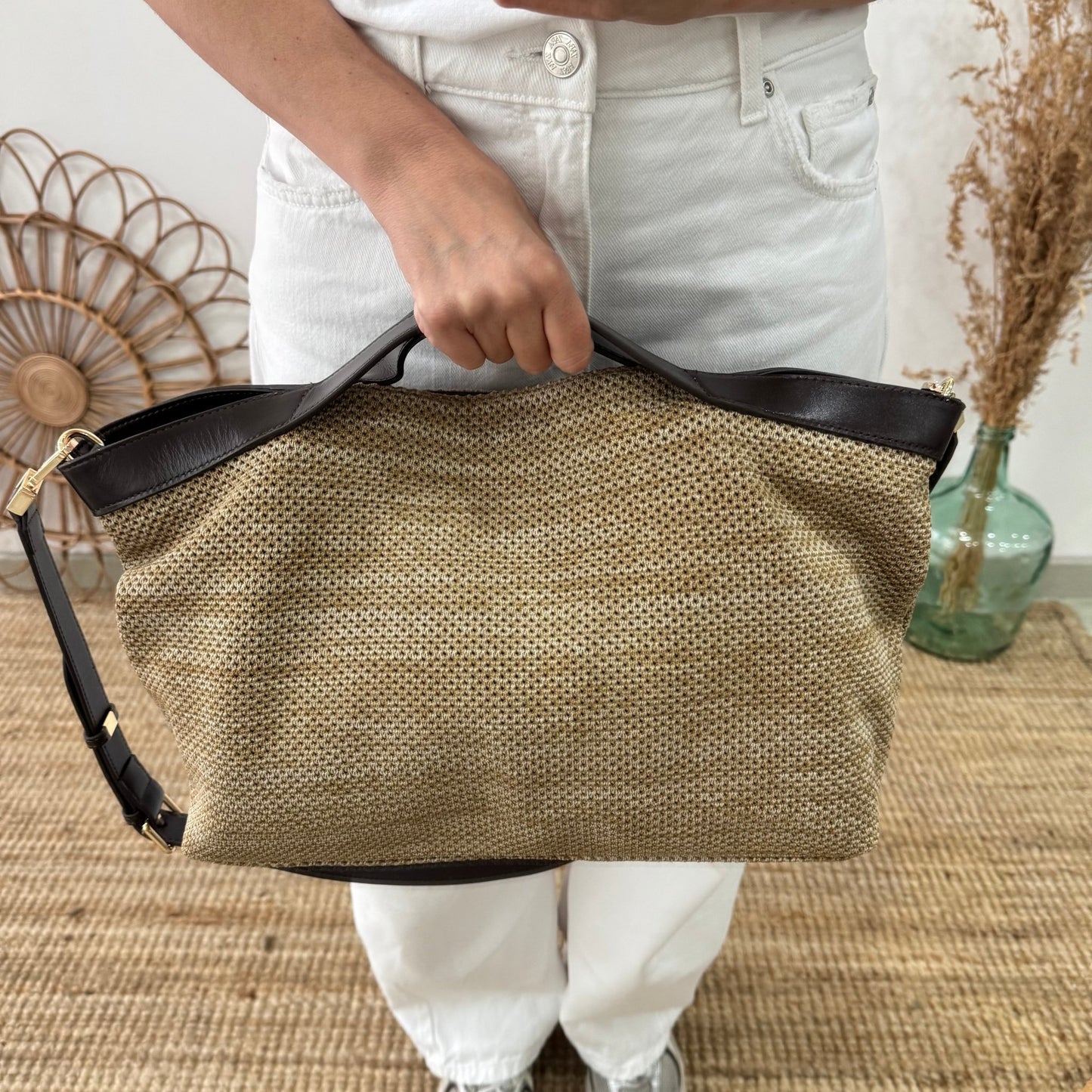 Bolso hobo trenzado taupe