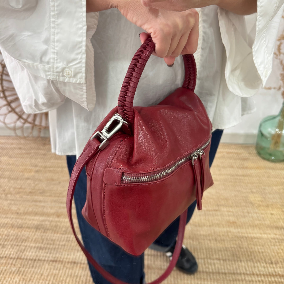 Bolso bombonera asa fruncida granate
