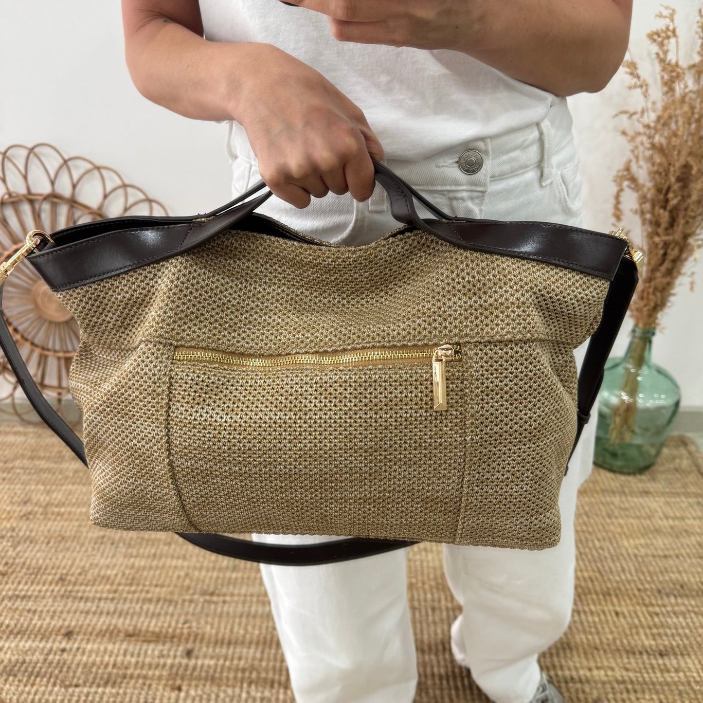 Bolso hobo trenzado taupe