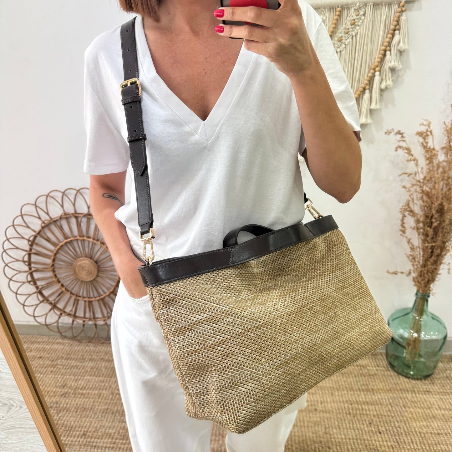 Bolso hobo trenzado taupe