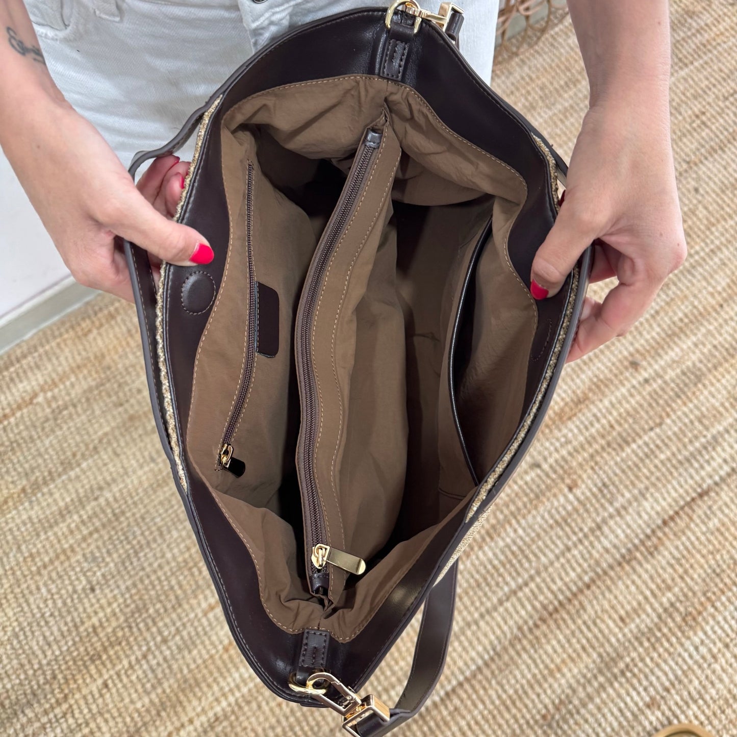 Bolso hobo trenzado taupe