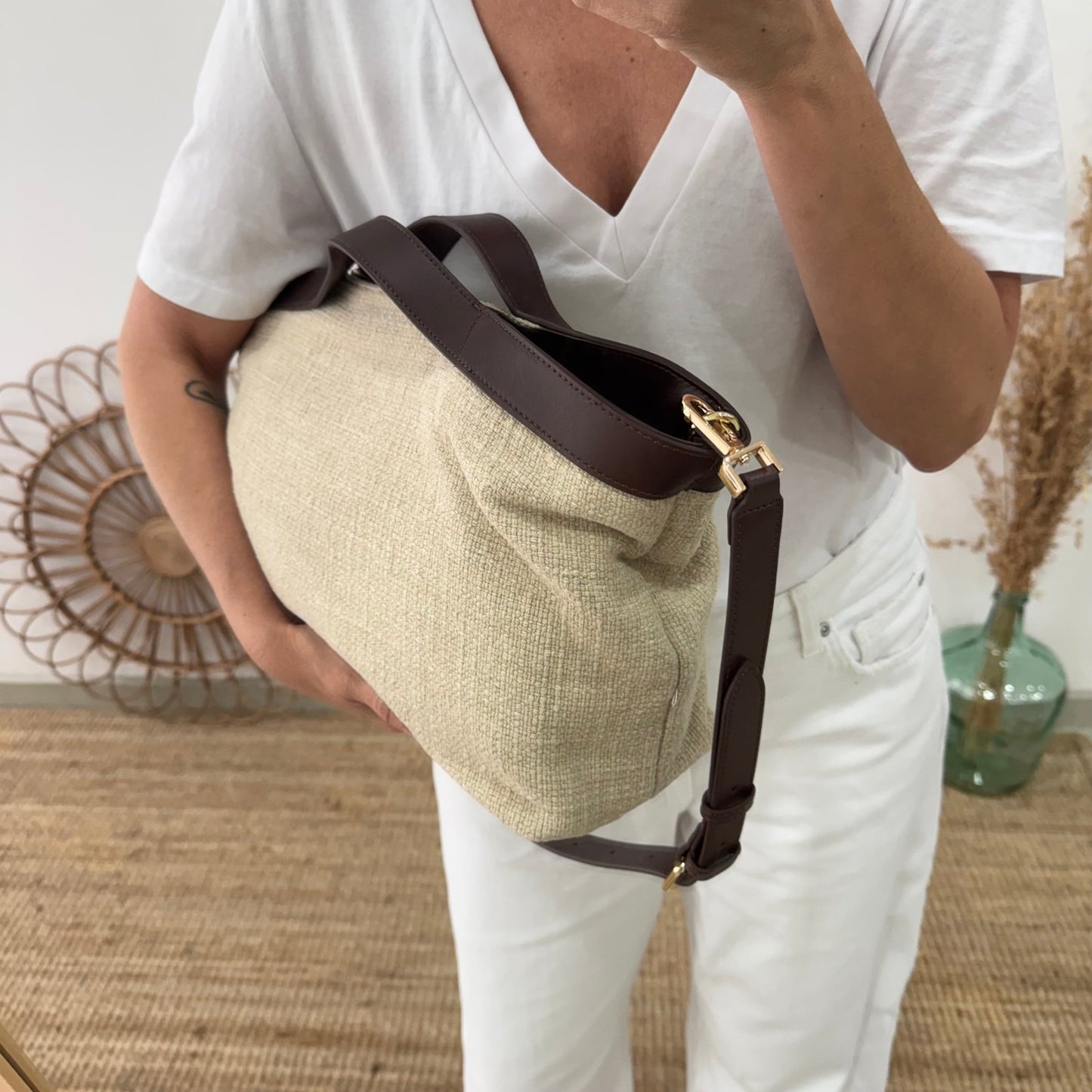 Bolso hobo lino y piel beige