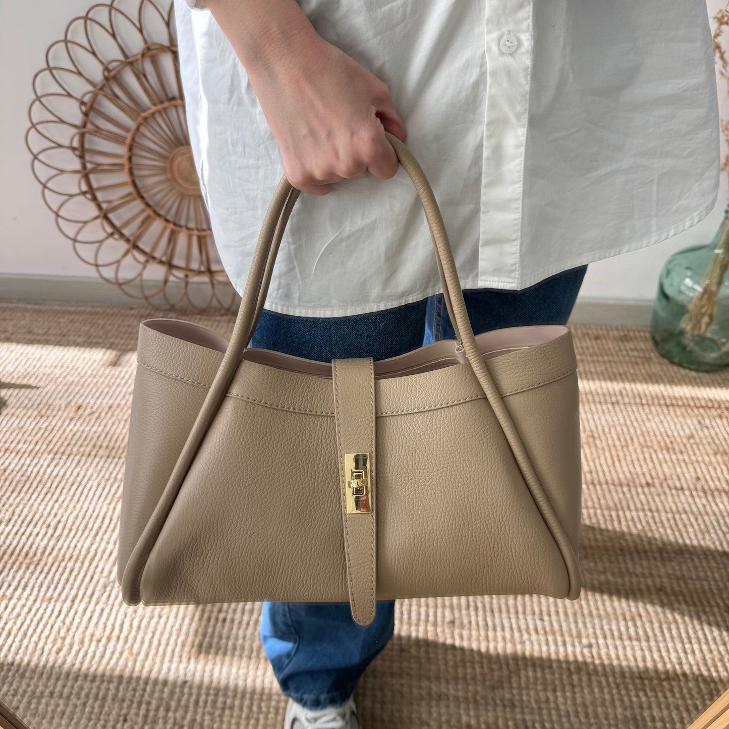 Bolso shopping piel taupe mediano