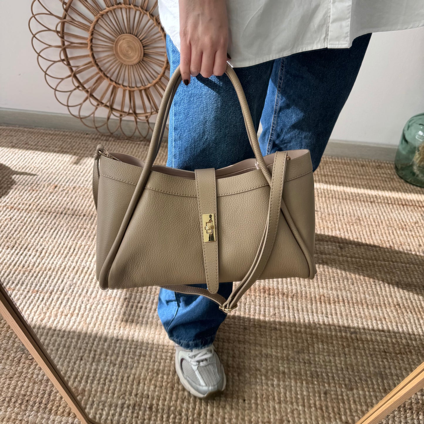 Bolso shopping piel taupe mediano